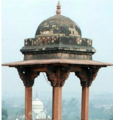 Non-renovated monument